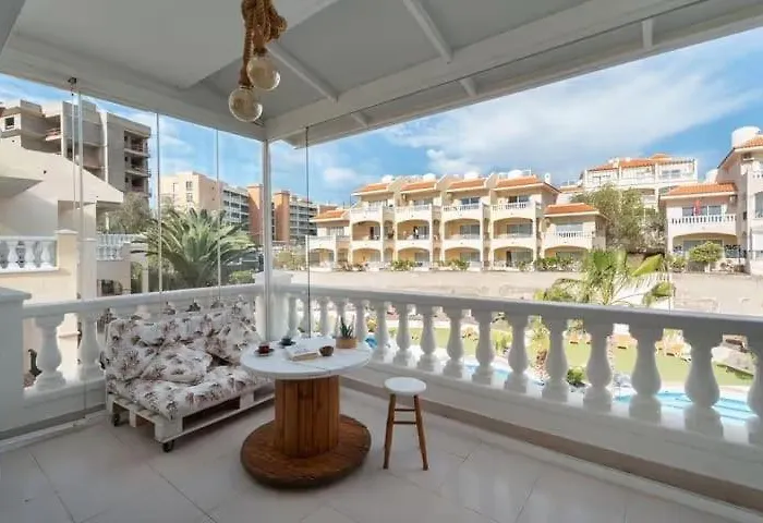 Apartment A Bright With A Pool *