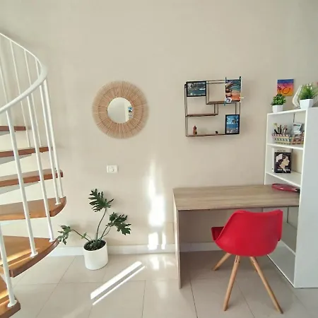 A Bright With A Pool Apartament *