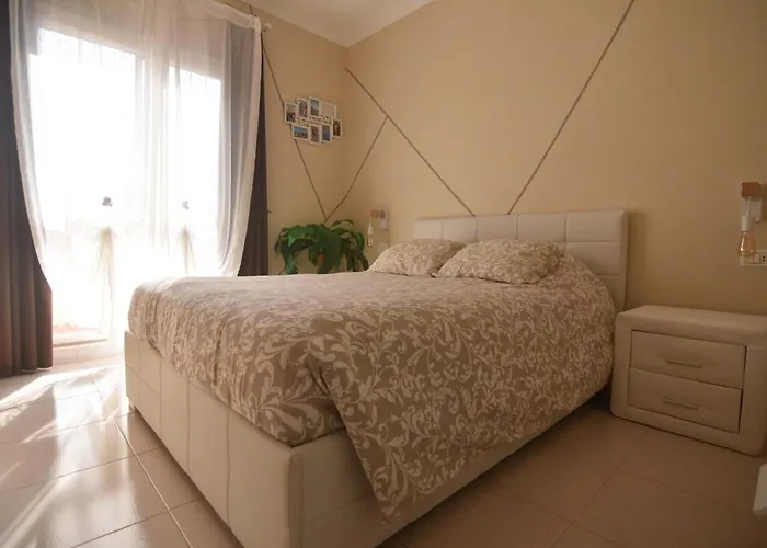 Apartament A Bright With A Pool