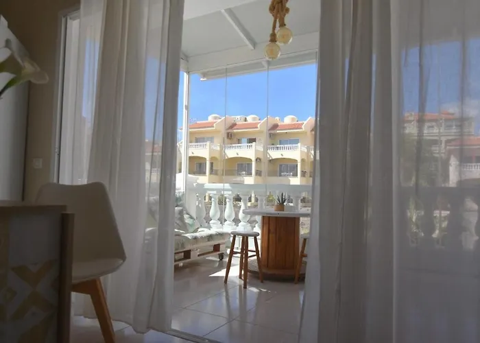 Apartment A Bright With A Pool *